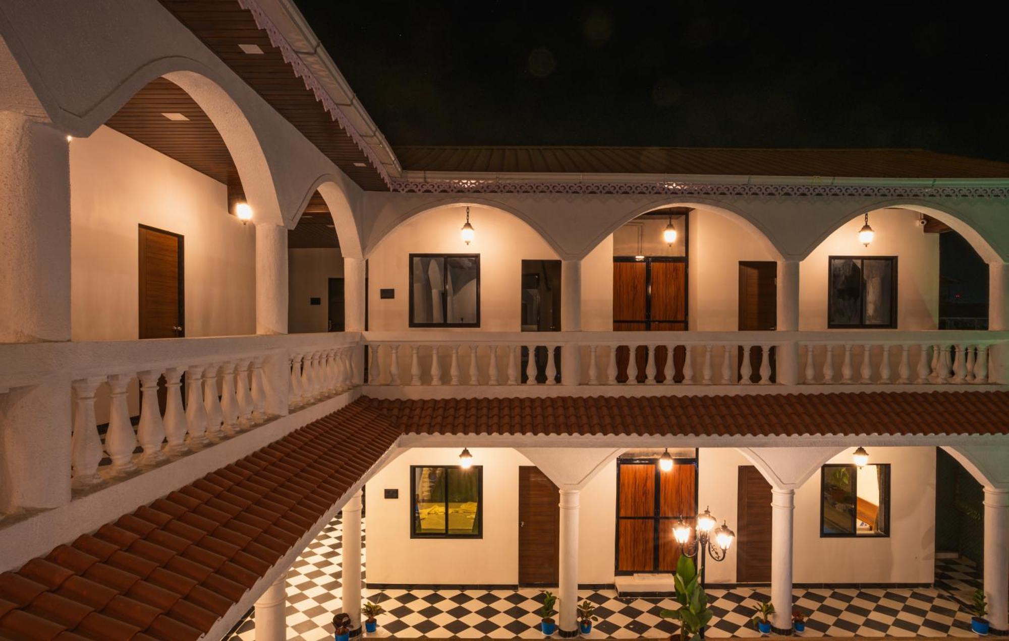 Отель Sapphire Mansion Алибаг Экстерьер фото