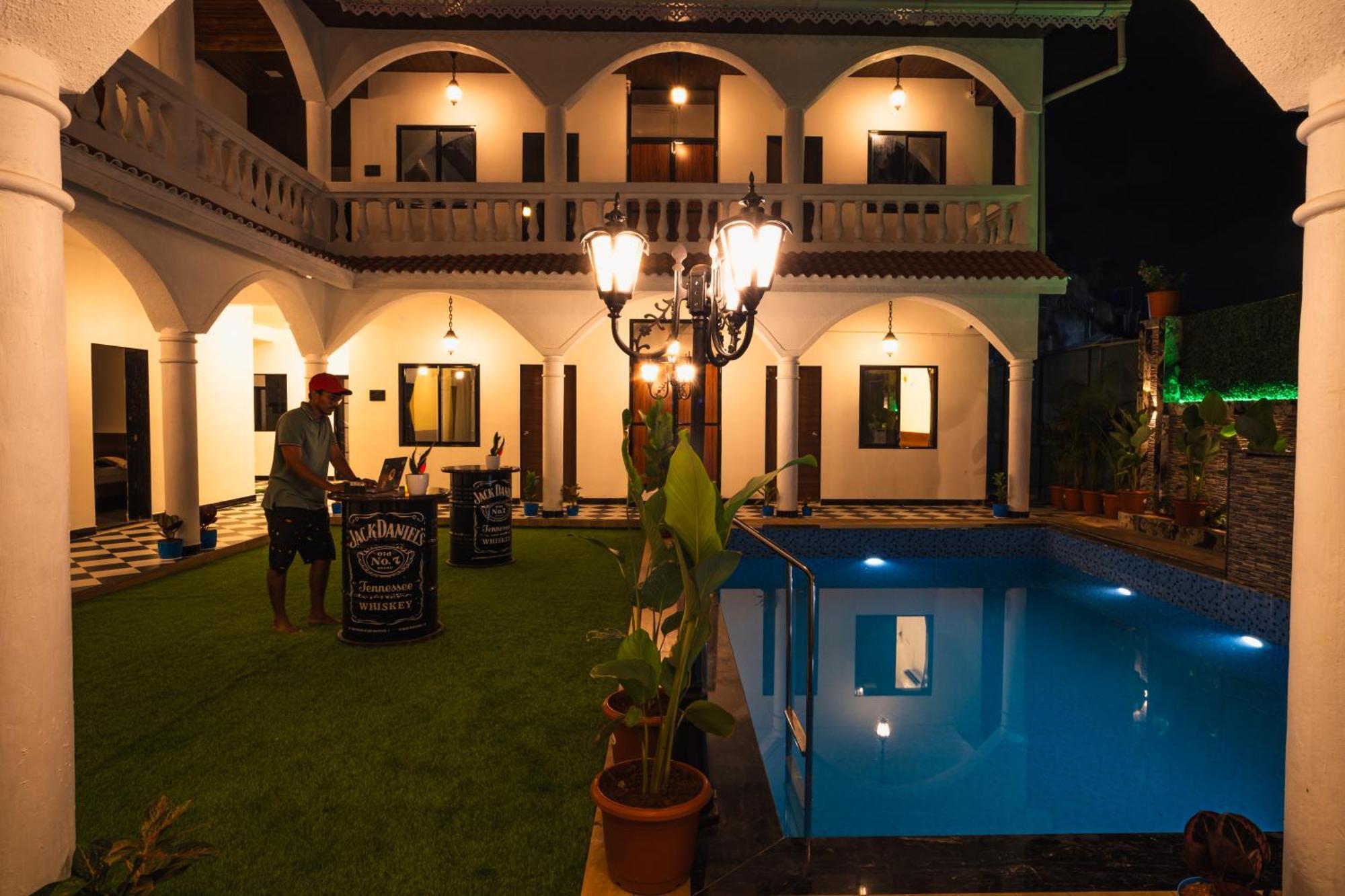 Отель Sapphire Mansion Алибаг Экстерьер фото