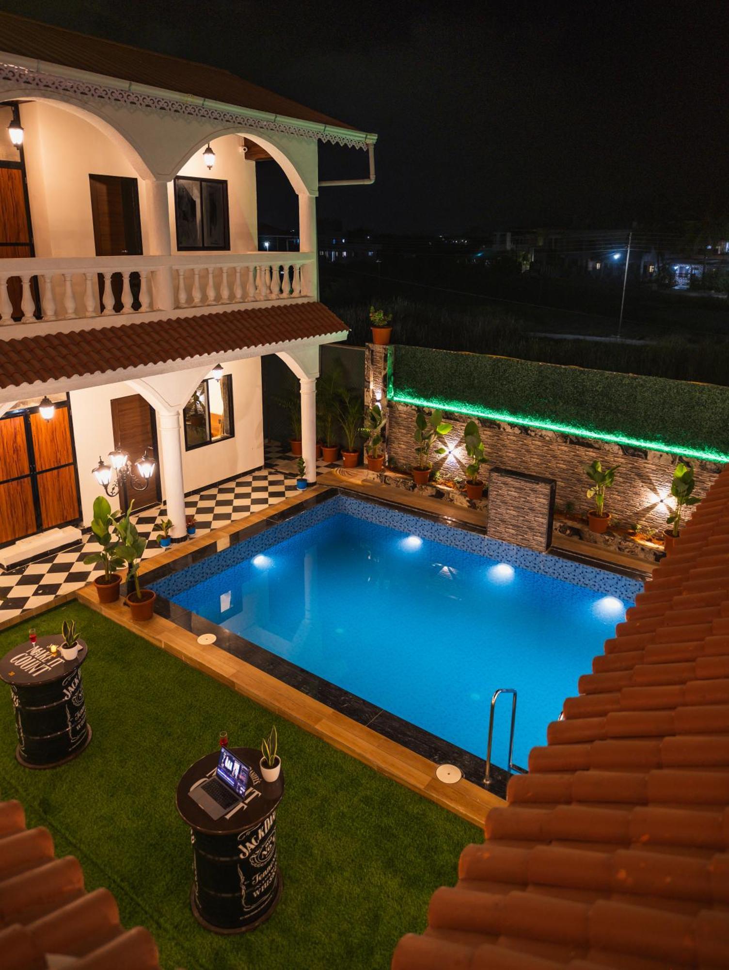 Отель Sapphire Mansion Алибаг Экстерьер фото