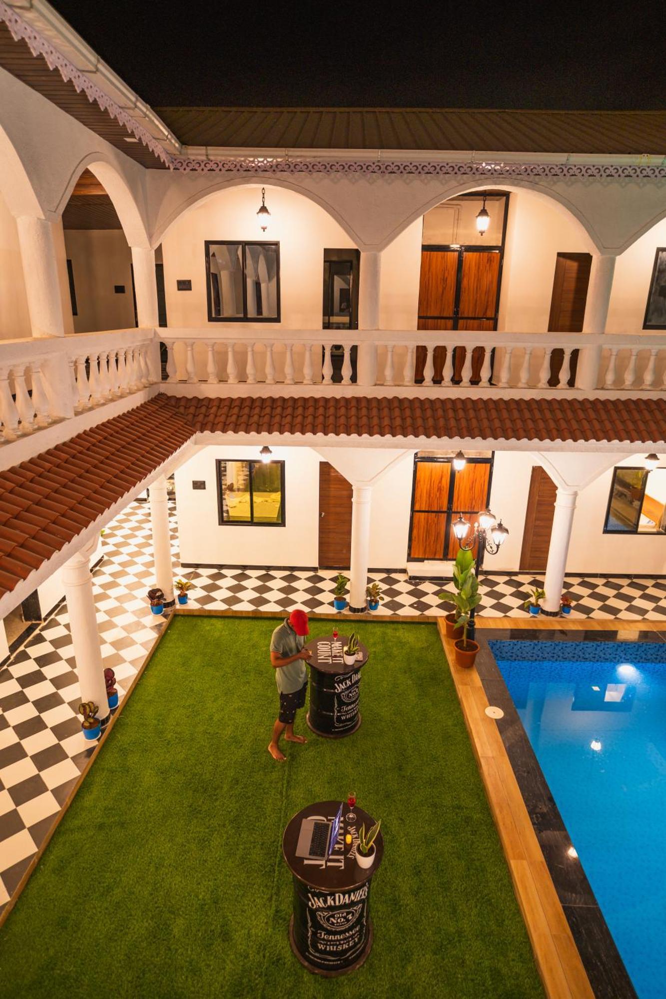 Отель Sapphire Mansion Алибаг Экстерьер фото
