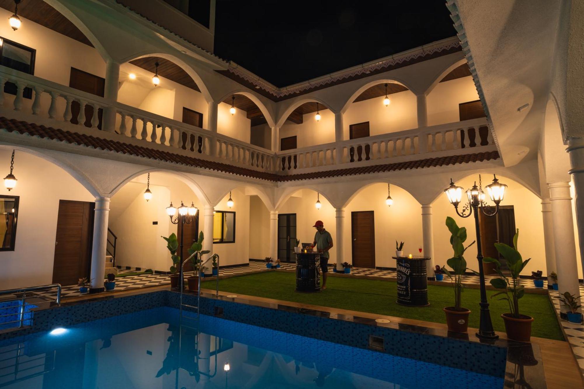 Отель Sapphire Mansion Алибаг Экстерьер фото