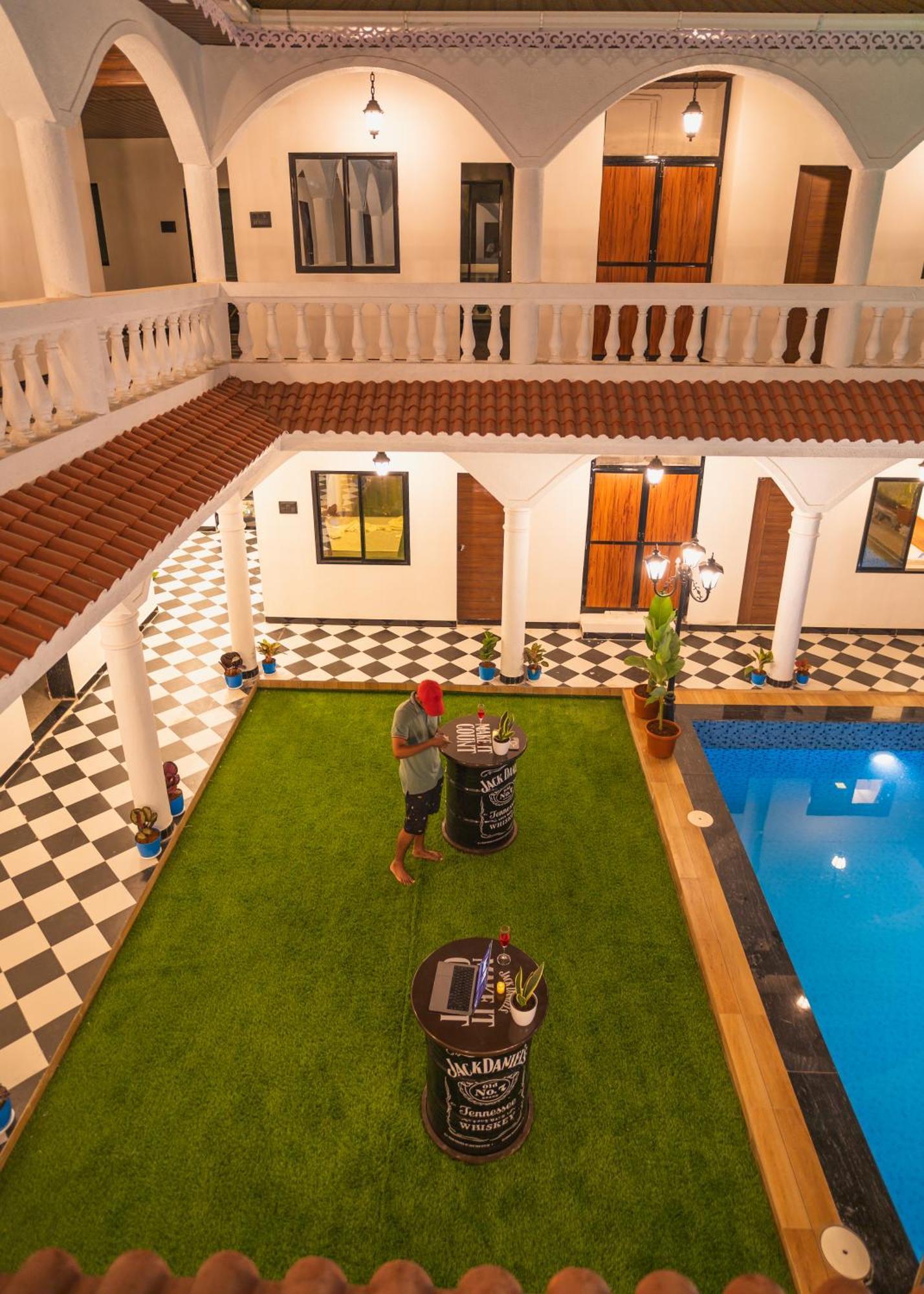 Отель Sapphire Mansion Алибаг Экстерьер фото